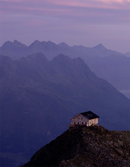 Sommerfoto einer Berghütte Sölden